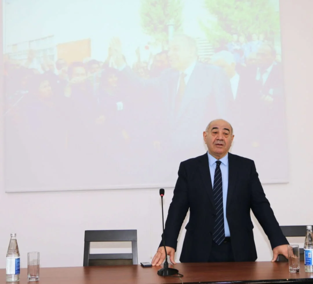AMEA nəzdində RSXM-də Ulu Öndər Heydər Əliyevin anadan olmasının 103 illiyinə həsr olunmuş tədbir keçirilib