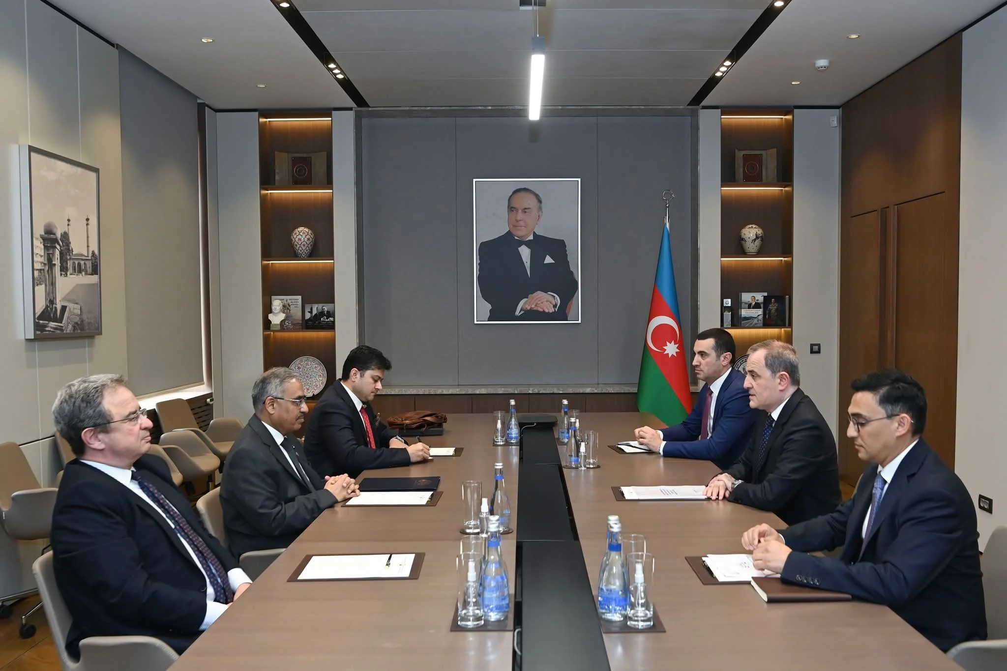 Ceyhun Bayramov D-8 baş katibi ilə əməkdaşlıq perspektivlərini müzakirə edib