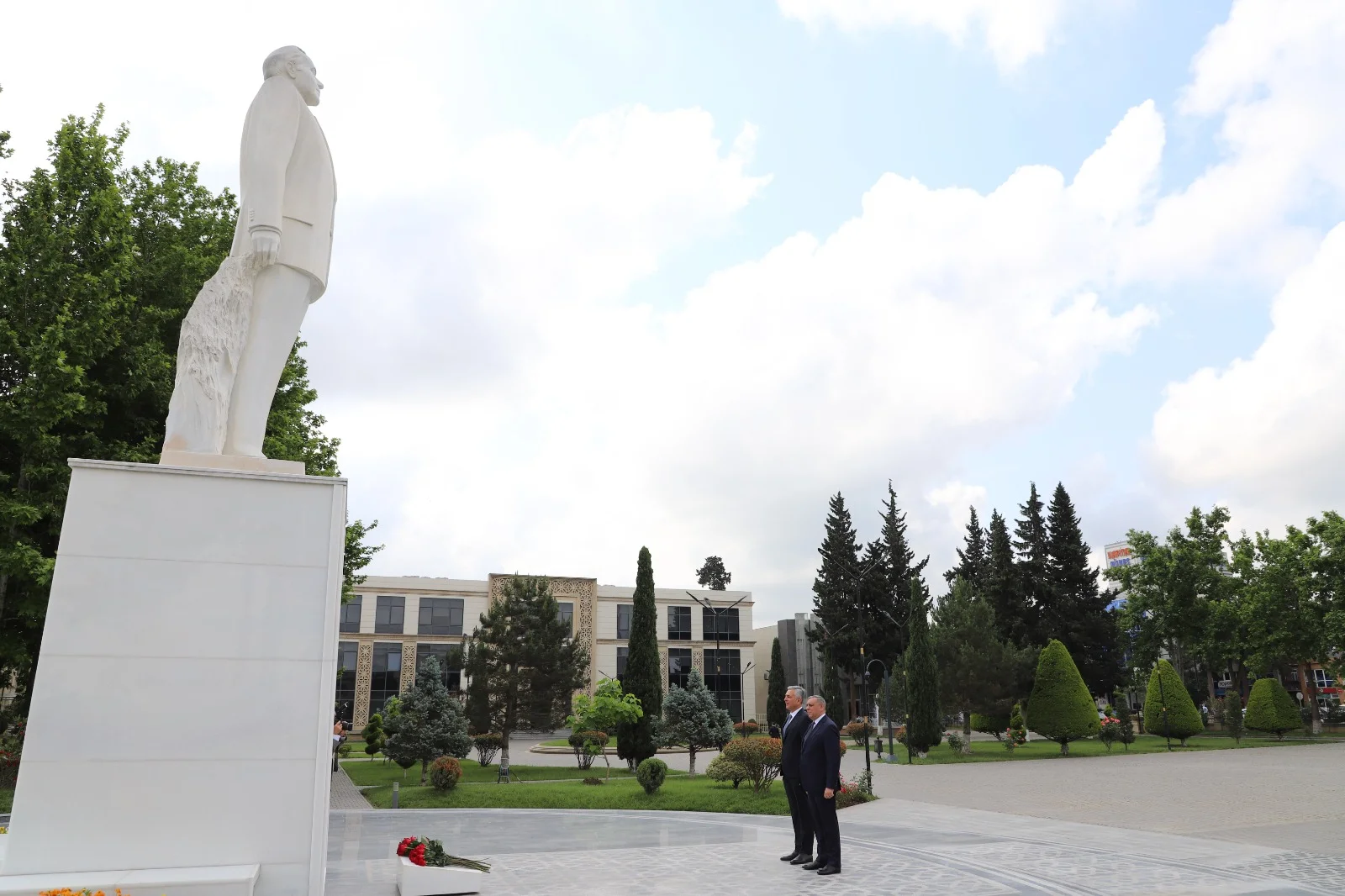 Mürsəl İbrahimov Biləsuvarda vətəndaşların problemlərini dinlədi