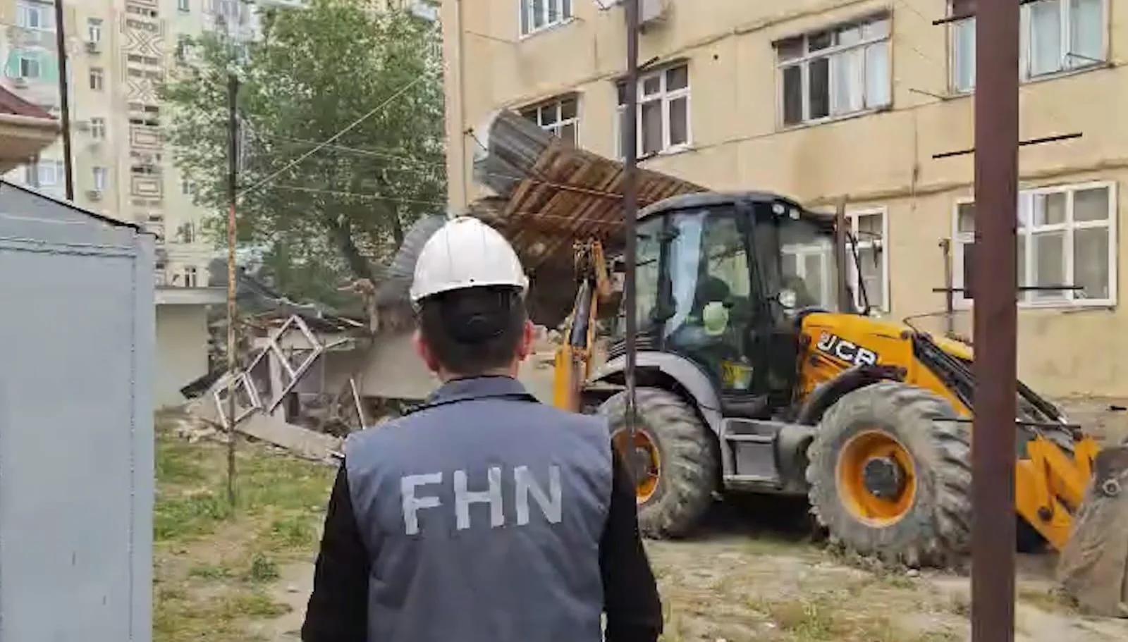 Fövqəladə Hallar Nazirliyi tərəfindən daha bir qanunsuz tikili sökülüb (video, foto)