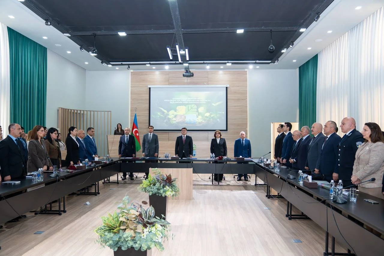 Ekologiya və Təbii Sərvətlər Nazirliyi işçilərinin peşə bayramı münasibətilə tədbir keçirilib