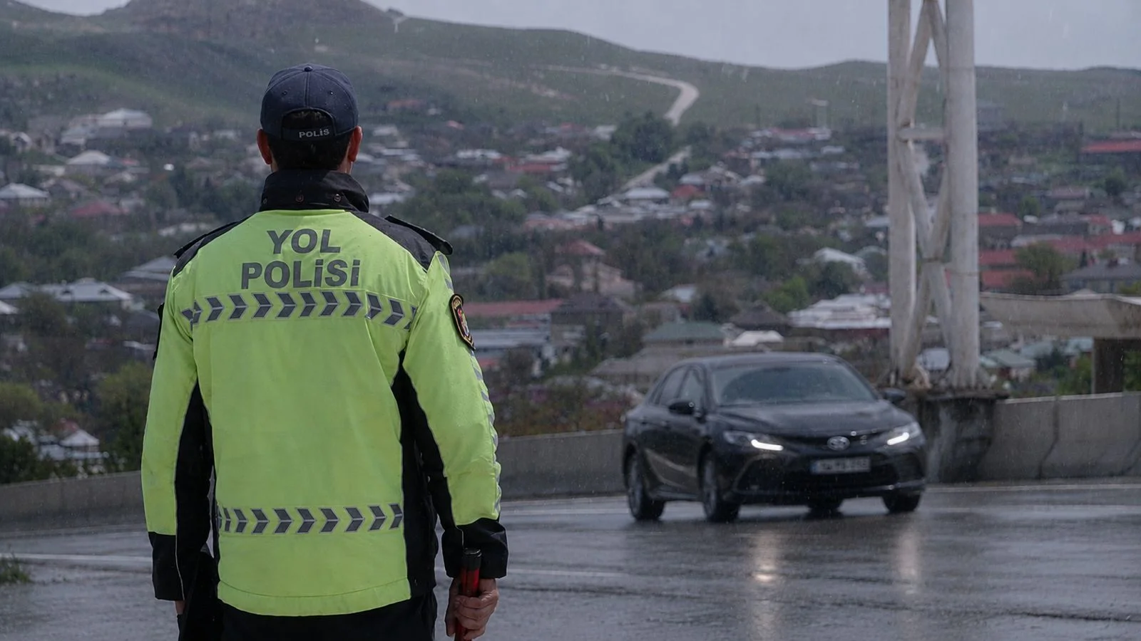 Baş Dövlət Yol Polisi İdarəsinin yağışlı hava şəraiti ilə bağlı sürücülərə müraciəti