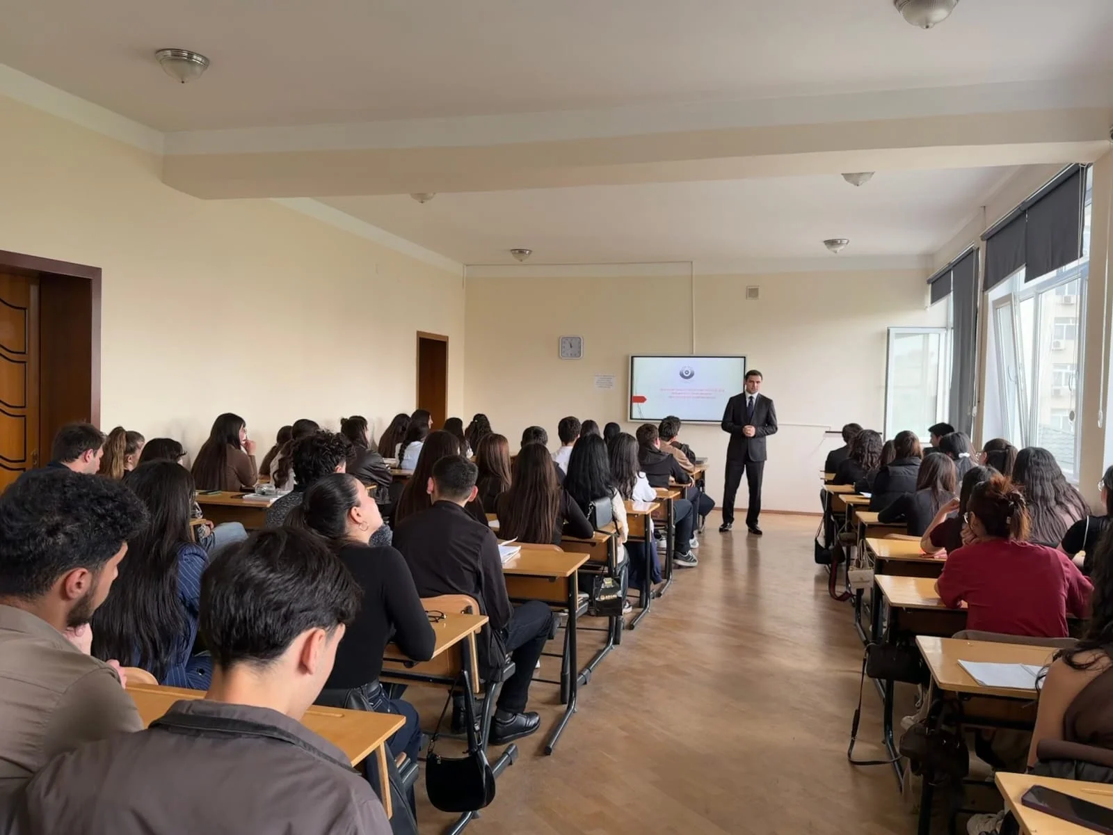 Bakı Biznes Universitetində Ombudsmanın uşaq hüquqlarının müdafiəsi sahəsində rolu mövzusunda tədbir keçirilib