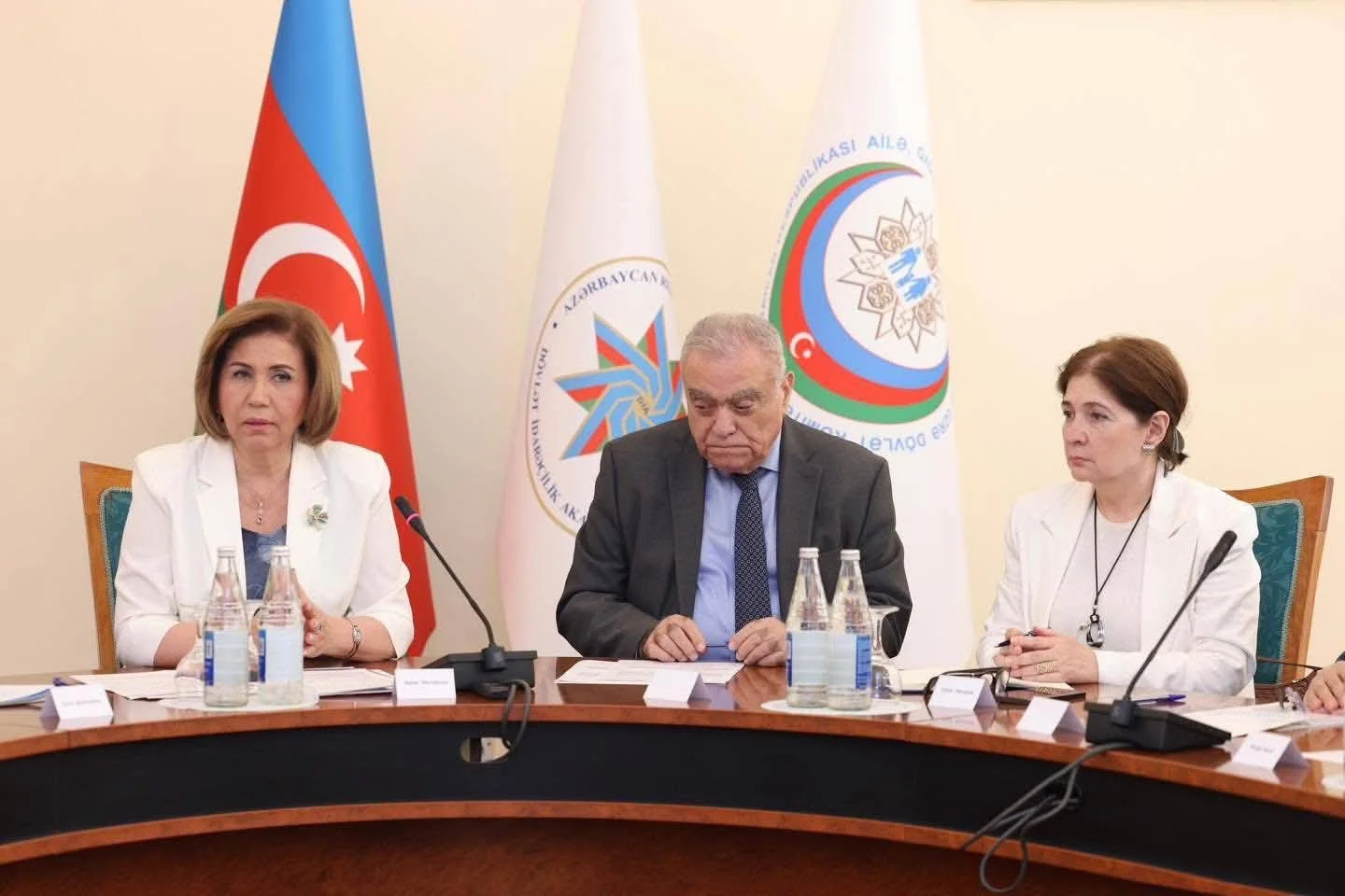 Uşaqların rəqəmsal mühitdə zərərli məzmun və təsirlərdən qorunması müzakirə edilib