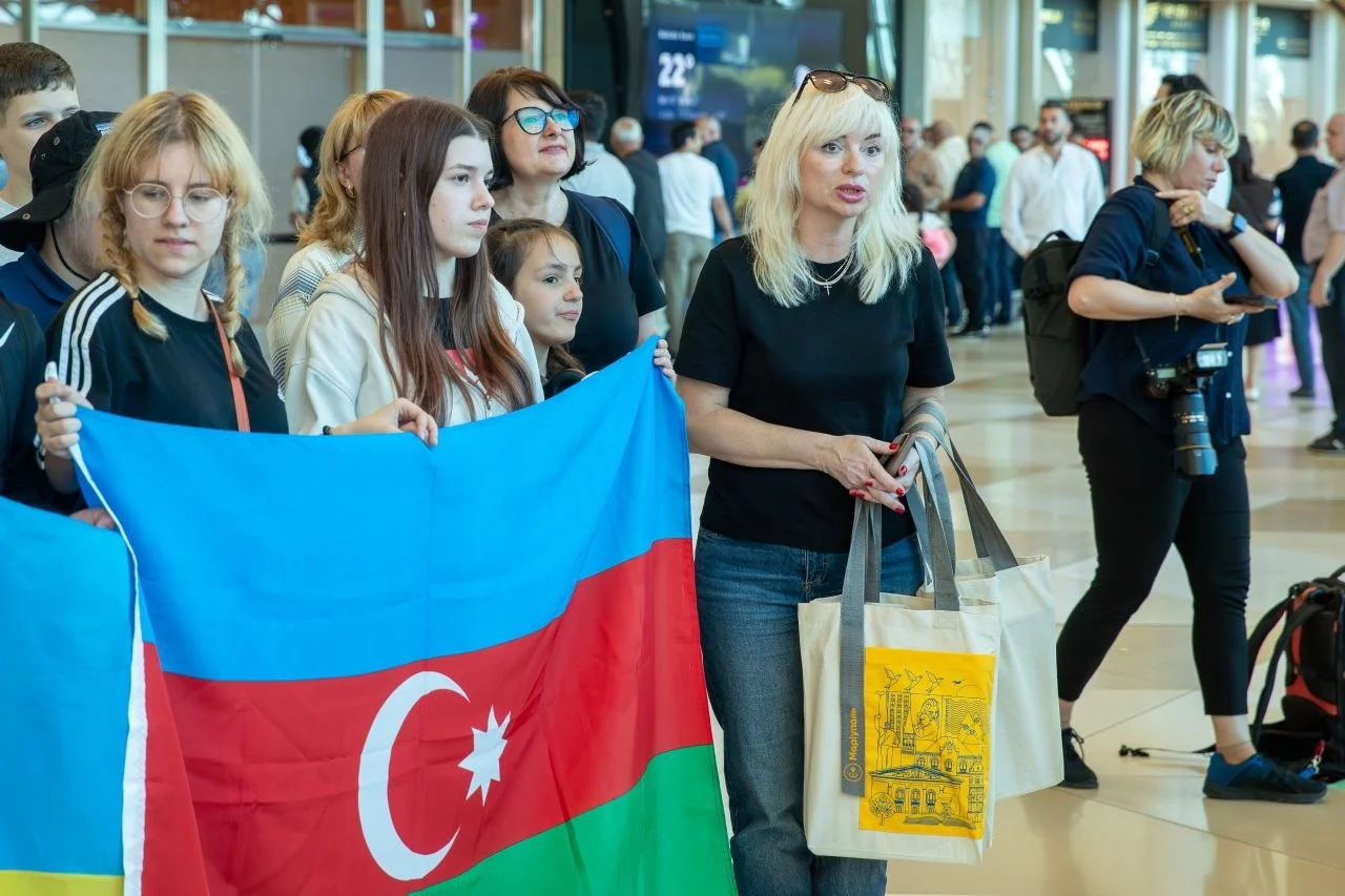 Daha 30 ukraynalı uşaq reabilitasiya proqramı üçün Azərbaycana gətirilib