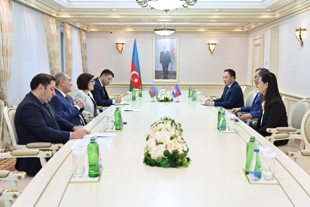 Milli Məclisin sədri Sahibə Qafarova Kamboca Krallığı Senatının sədr müavini ilə görüşüb