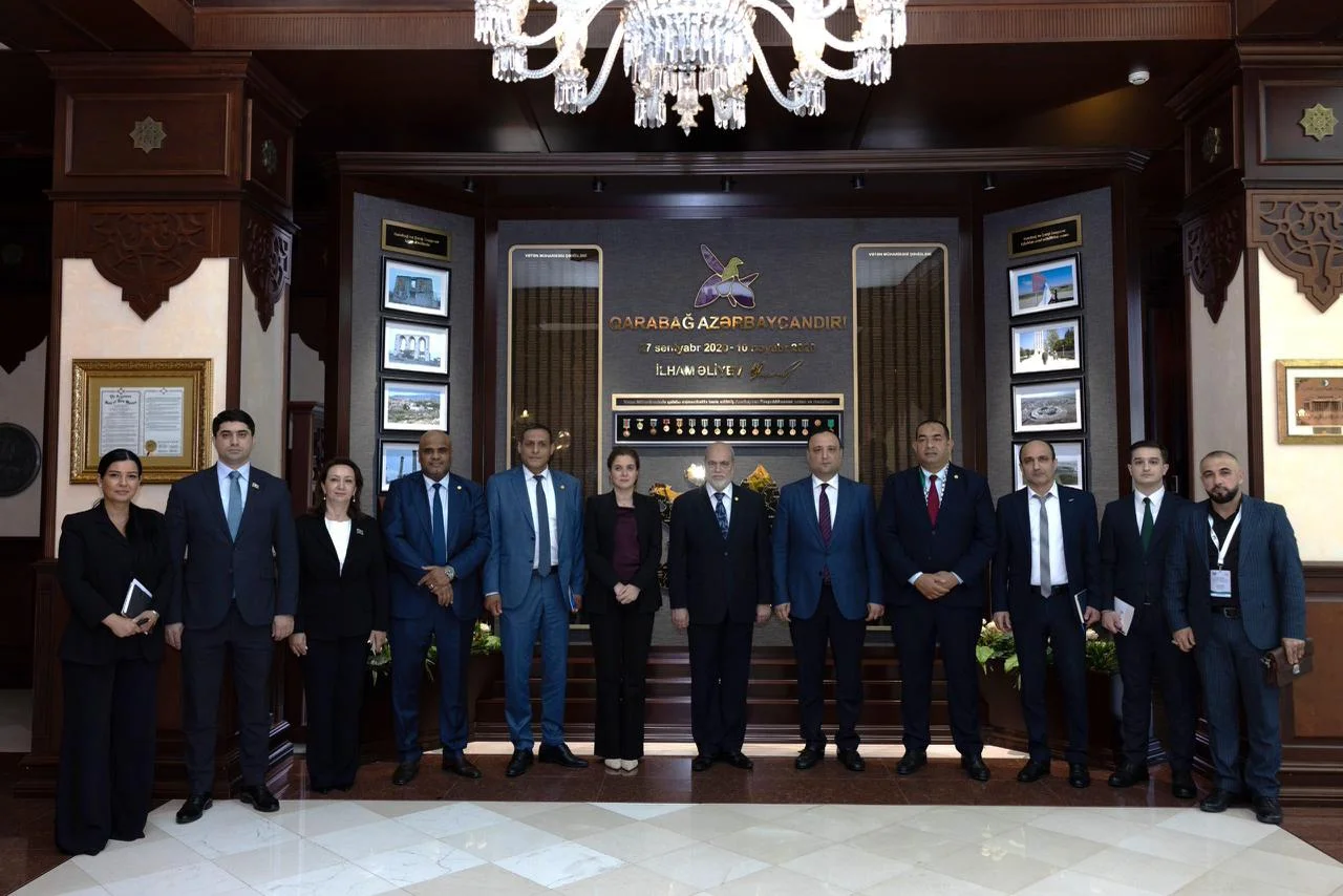 Parlamentdə ikitərəfli görüşlər
