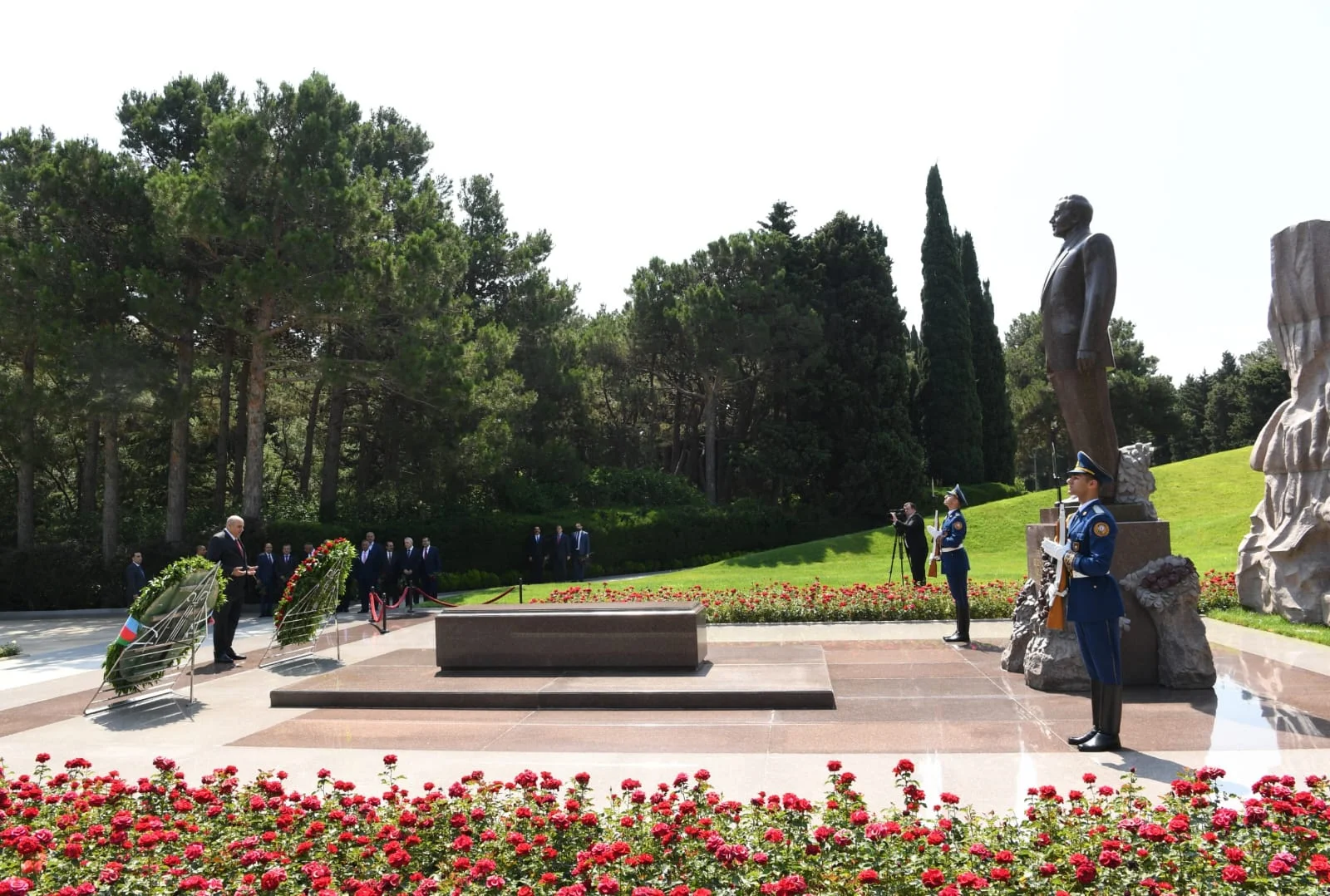 İordaniya Haşimilər Krallığı Nümayəndələr Palatasının spikeri  Fəxri xiyabanı və Zəfər parkını ziyarət edib