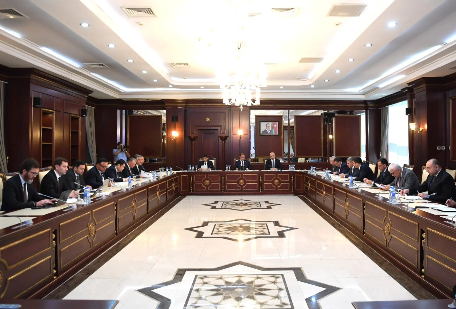 İqtisadi siyasət, sənaye və sahibkarlıq komitəsinin iclasında