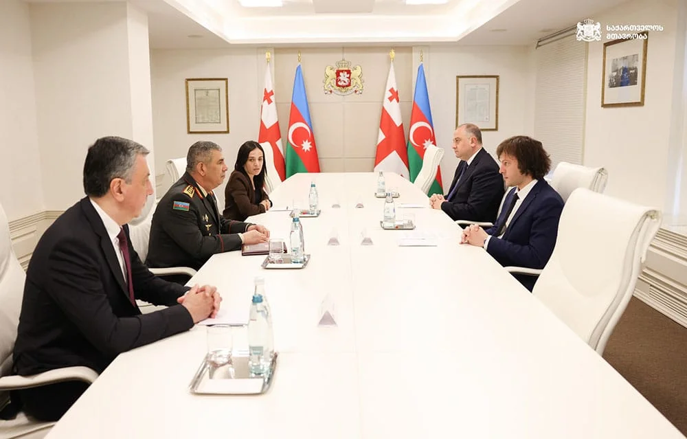 Azərbaycanın müdafiə naziri Gürcüstana səfər edib