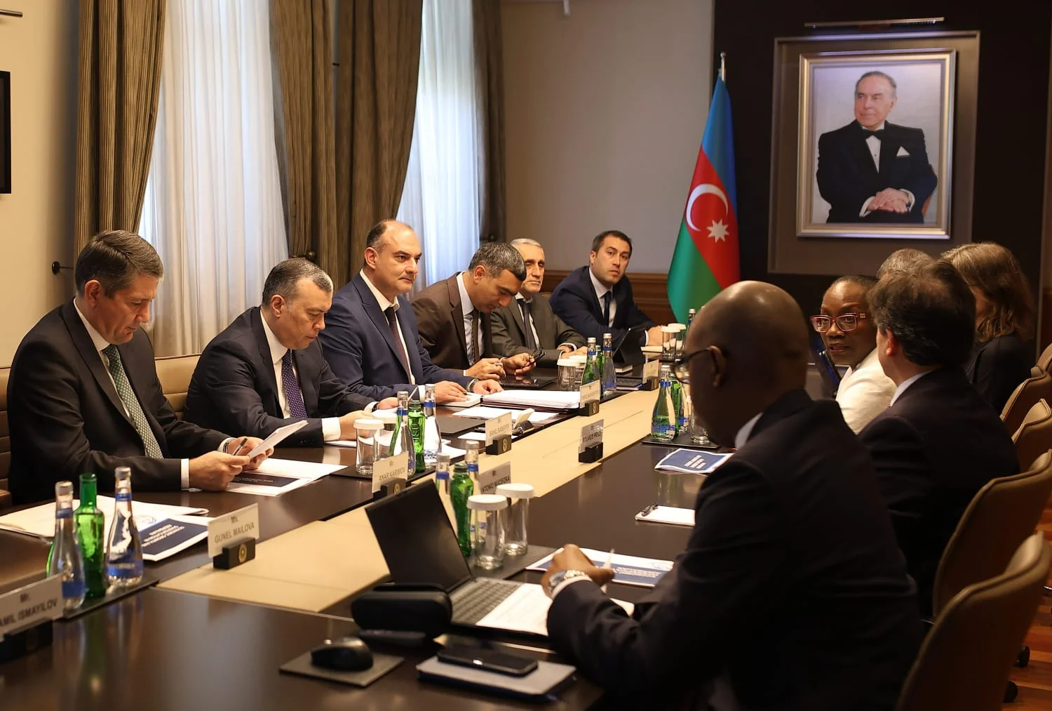 Maliyyə naziri Sahil Babayev Dünya Bankının regional direktoru ilə iqtisadi şaxələndirmə və inkişaf məsələlərini müzakirə edib