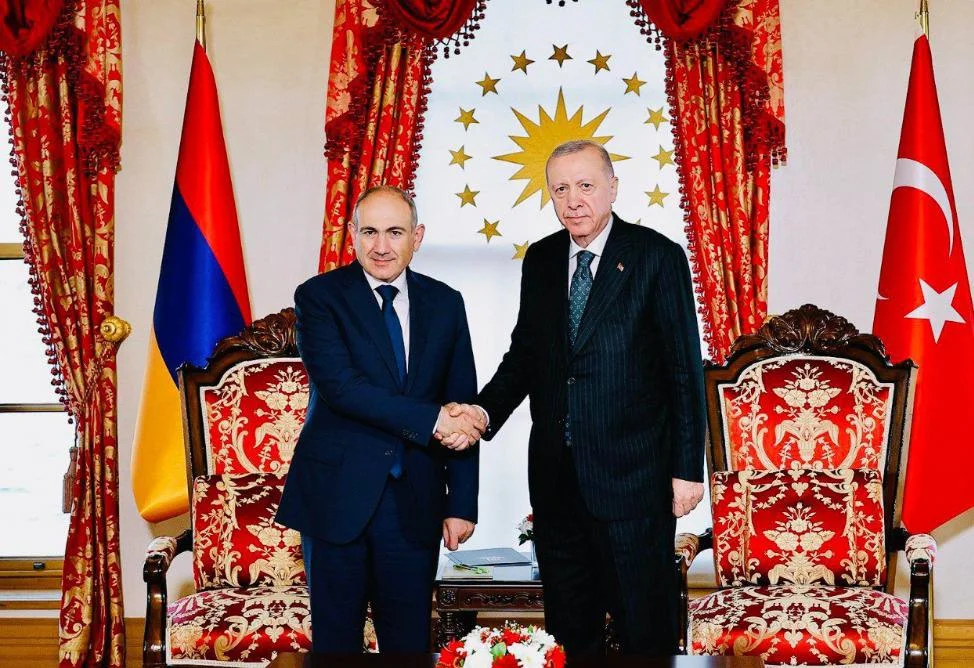 Prezident və Paşinyan Ankara-İrəvan münasibətlərinin normallaşmasını müzakirə edib
