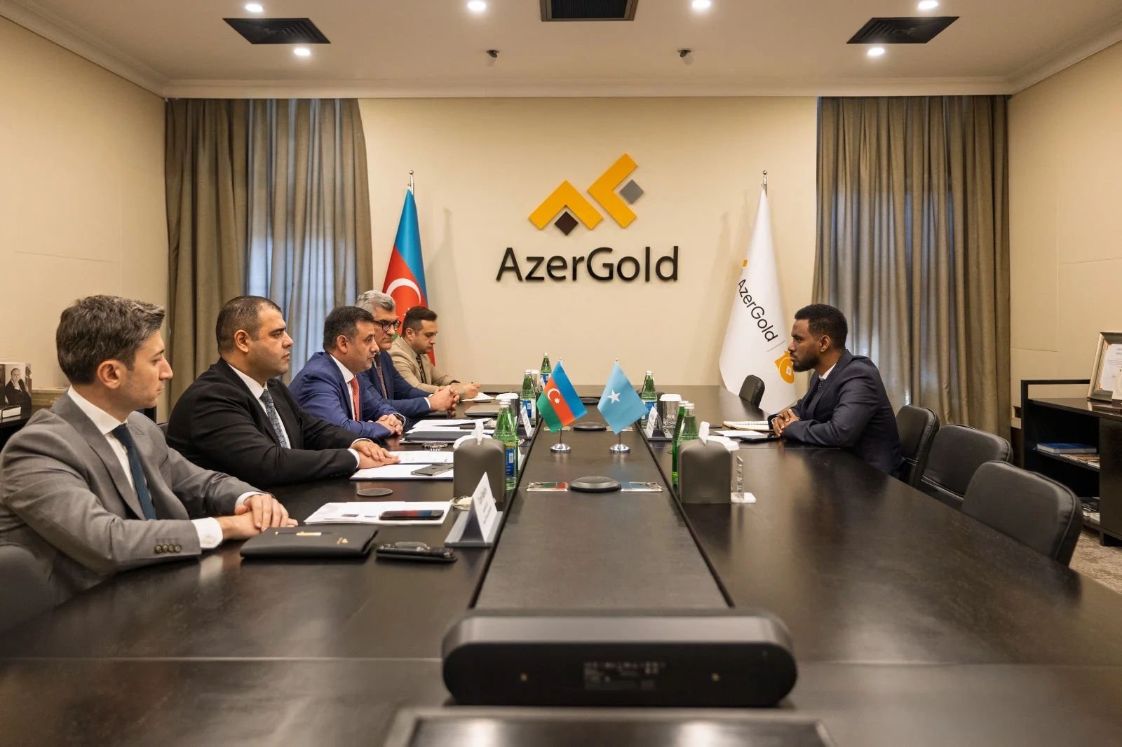AzerGold” QSC-də Somali İnkişaf və Yenidənqurma Bankının baş direktoru ilə görüş keçirilib