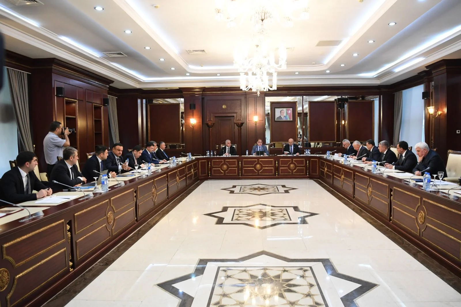 İqtisadi siyasət, sənaye və sahibkarlıq komitəsinin iclasında