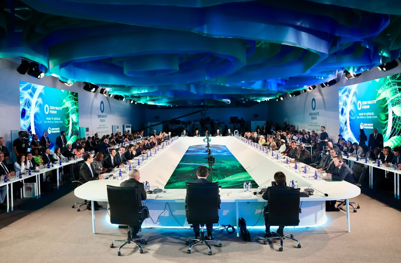 Nazir Məcnun Məmmədov İstanbulda “Sıfır Tullantı Forumu 2026” çərçivəsində kənd təsərrüfatı nazirlərinin yüksək səviyyəli toplantısında çıxış edib