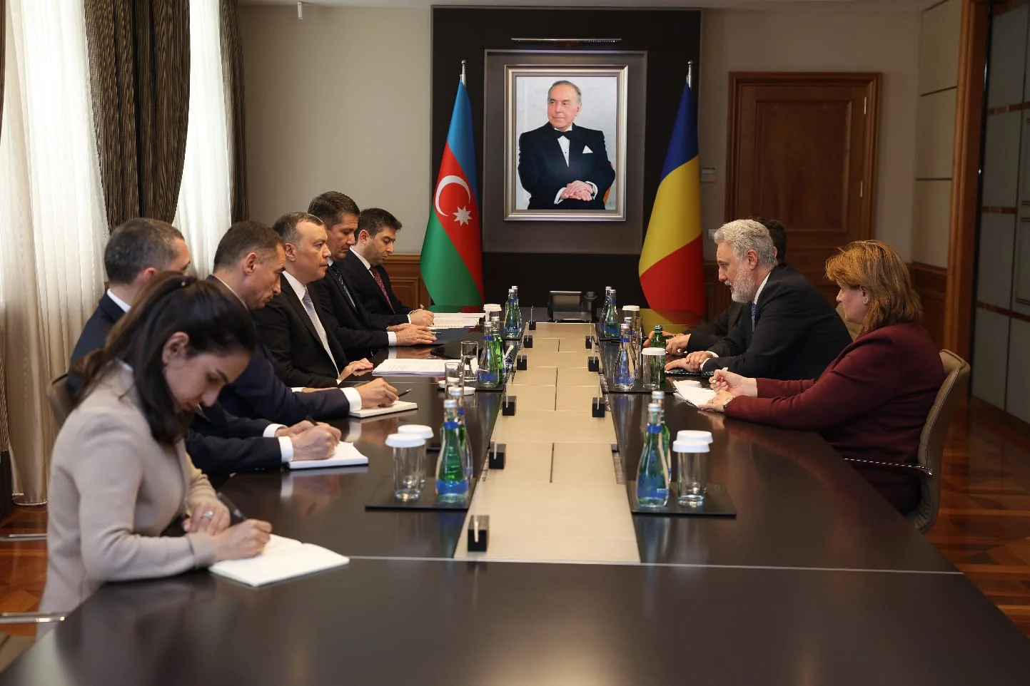 Maliyyə naziri Sahil Babayev Rumıniya nümayəndə heyəti ilə tərəfdaşlıq və iqtisadi əməkdaşlıq məsələlərini müzakirə edib