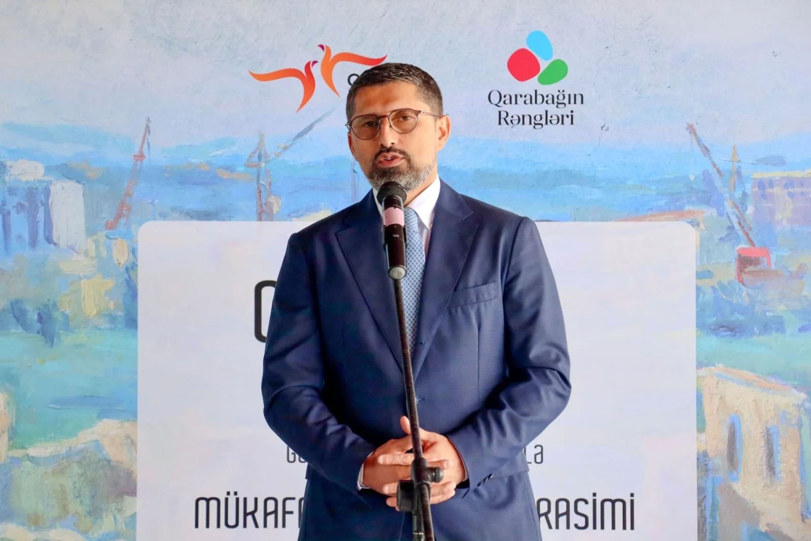 QDF “Qarabağın Rəngləri” (2026) layihəsində iştirak edən gənc rəssamları mükafatlandırdı