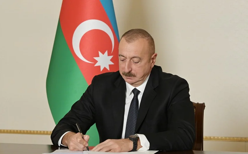 “Azərbaycan Respublikasının Mənzil Məcəlləsində, “Qaçqınların və məcburi köçkünlərin (ölkə daxilində köçürülmüş şəxslərin) statusu haqqında” və “Məcburi köçkünlərin və onlara bərabər tutulan şəxslərin sosial müdafiəsi haqqında” Azərbaycan Respublikas