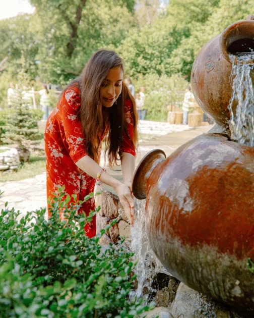 Leyla Əliyeva Qəbələdə fərdi sərginin açılışında və ağacəkmə aksiyasında iştirak edib