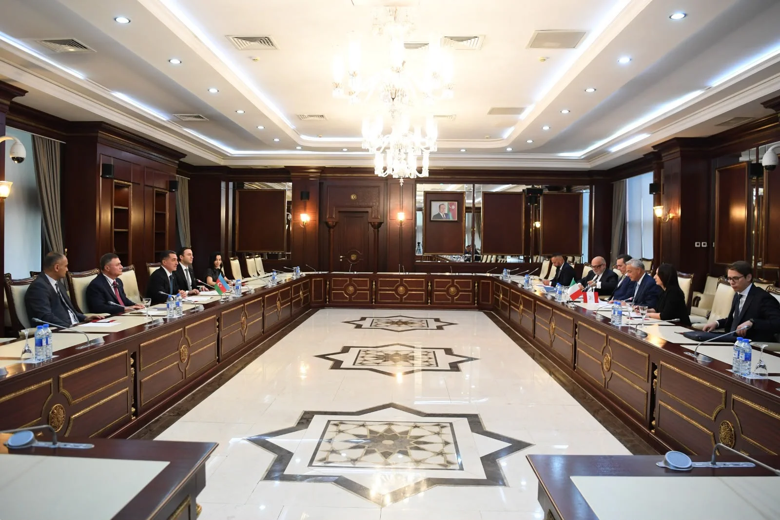 İtaliya Deputatlar Palatasının komitə sədri ilə görüşdə