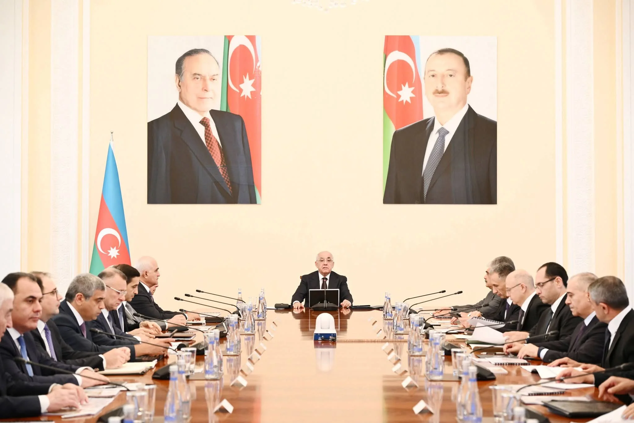 Əli Əsədov 2029-cu il əhalinin siyahıyaalınması ilə bağlı iclas keçirib