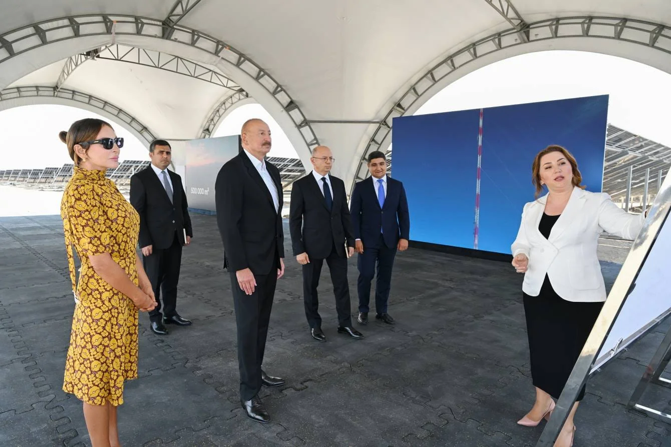 Prezident İlham Əliyev Naxçıvan şəhərində “Şəms 1” və “Qərbi Üfüq” Günəş Elektrik stansiyalarında görülən işlərlə tanış olub