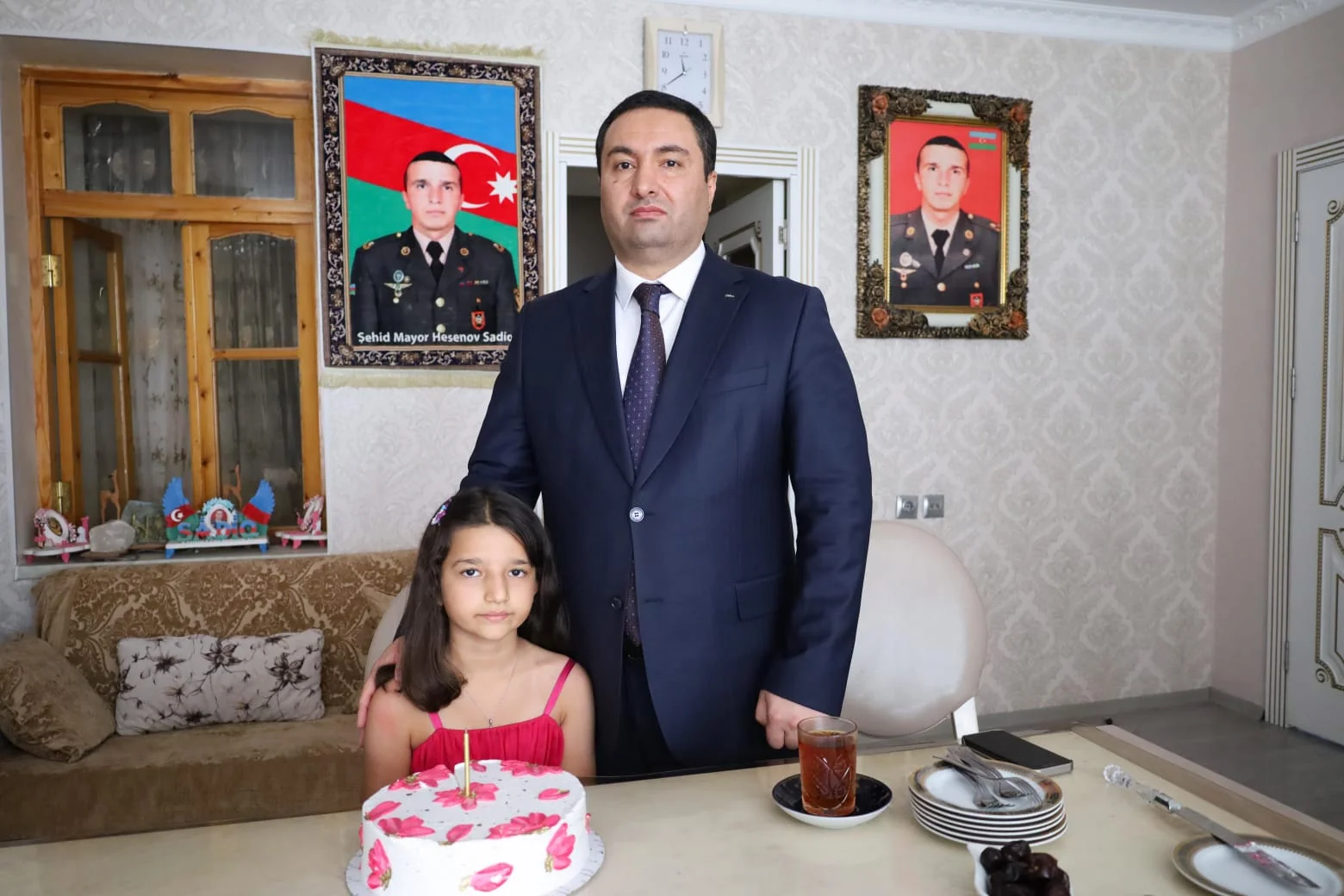 Elməddin Qəribov şəhid, mayor Sadiq Həsənovun ailəsini ziyarət edib