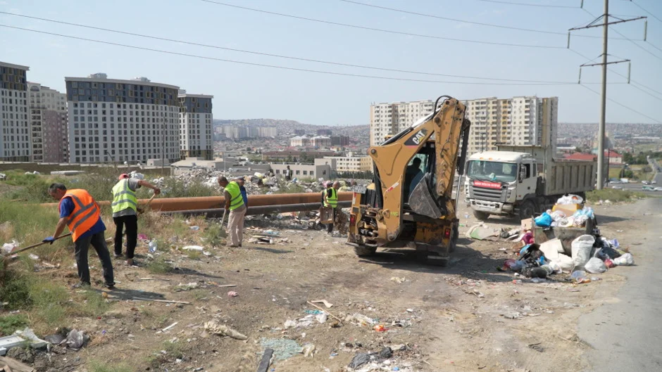 FHN yanğına səbəb olan quru ot, kol-kos və məişət tullantıları yığılan sahələrin təmizlənməsini təmin edib (FOTO)-(VİDEO)