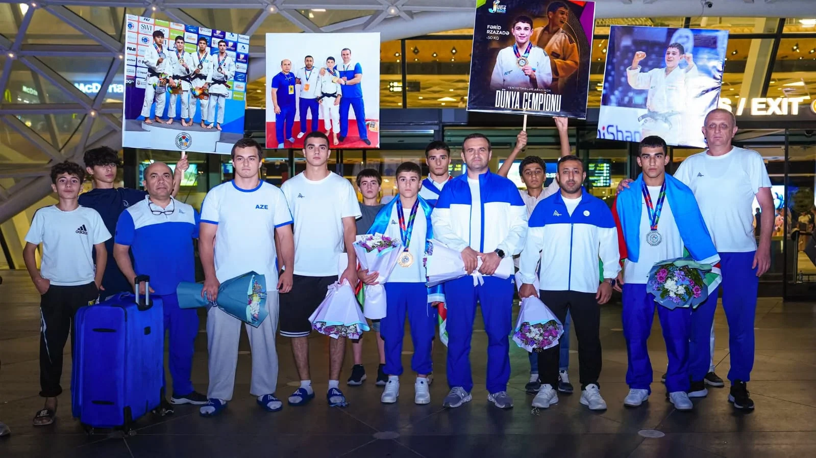 Dünya çempionatında iki medal qazanan Azərbaycan cüdoçuları Vətənə qayıdıblar