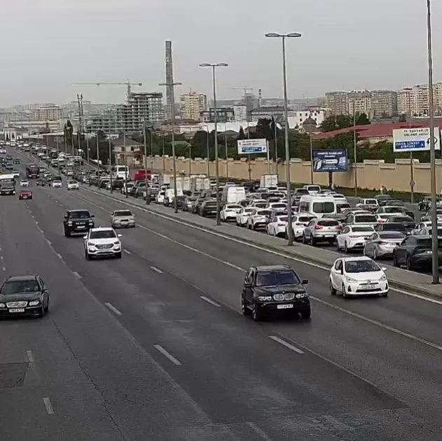 Bakıda sıxlıq olan yollar açıqlanıb