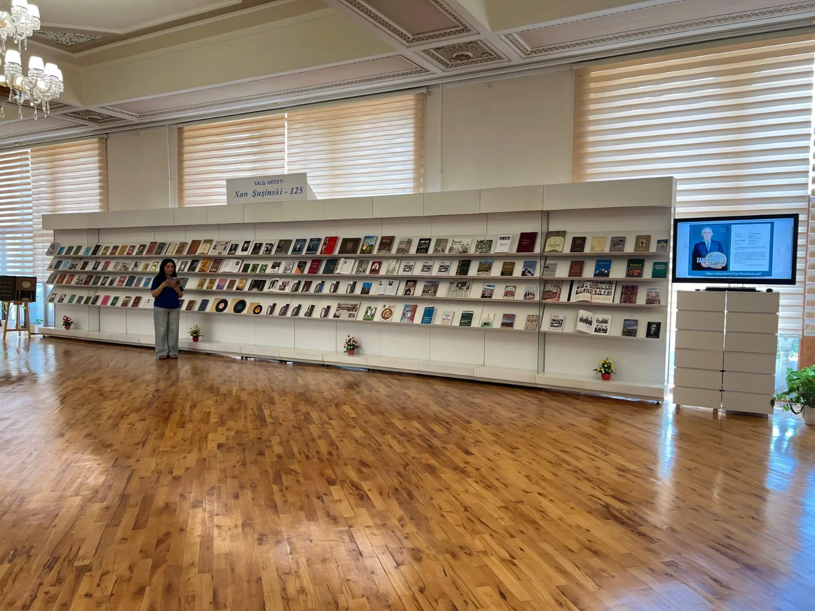Milli Kitabxanada “Xalq artisti Xan Şuşinski - 125” adlı virtual və eyniadlı ənənəvi kitab sərgisi istifadəçilərə təqdim olunub