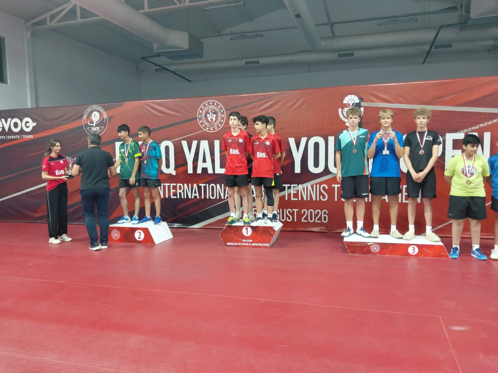 Stolustü tennisçilər Türkiyədən 4 medalla qayıdırlar