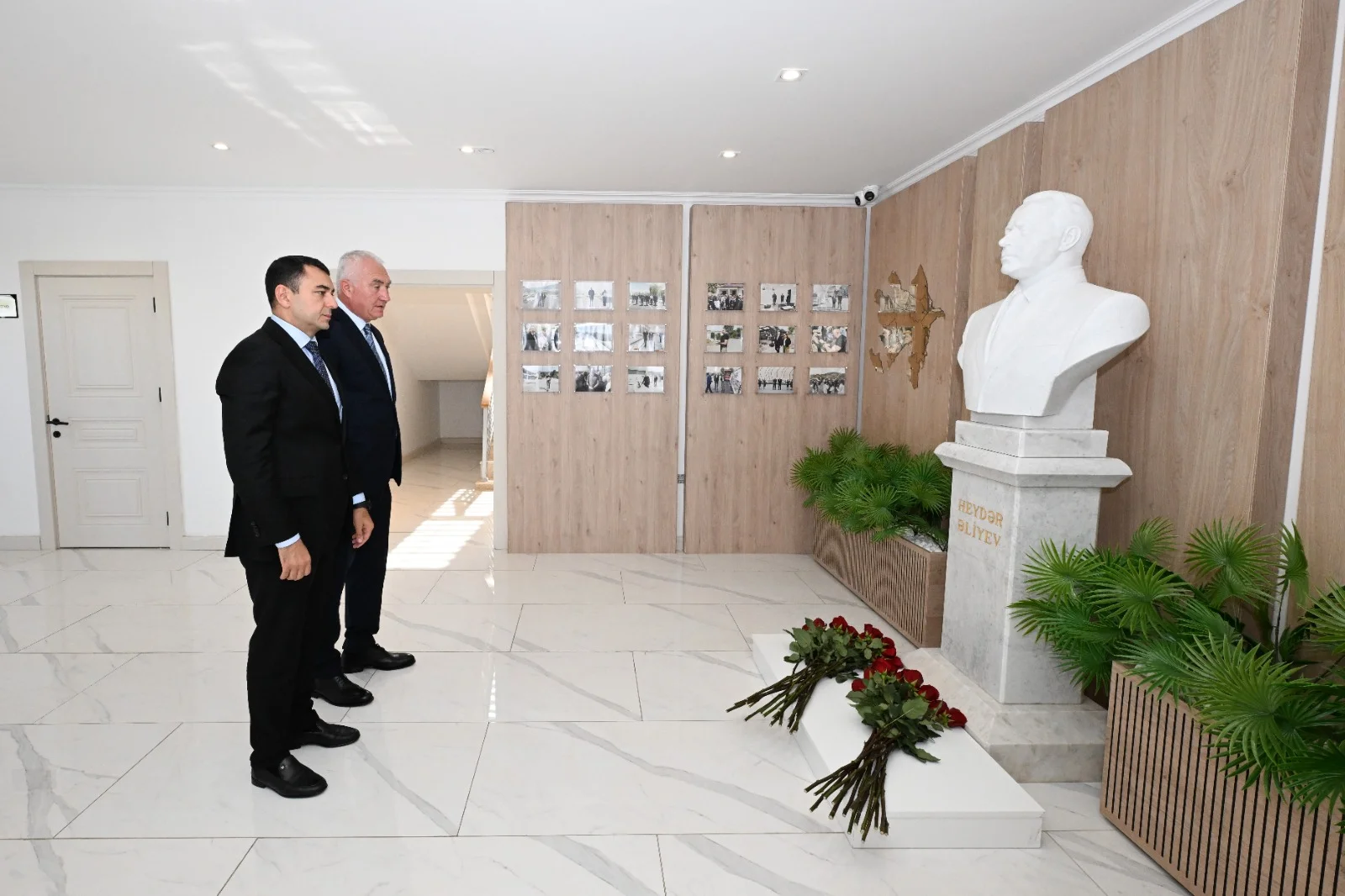 Mədəniyyət naziri Adil Kərimli Laçın şəhərində vətəndaşların müraciətlərini dinləyib