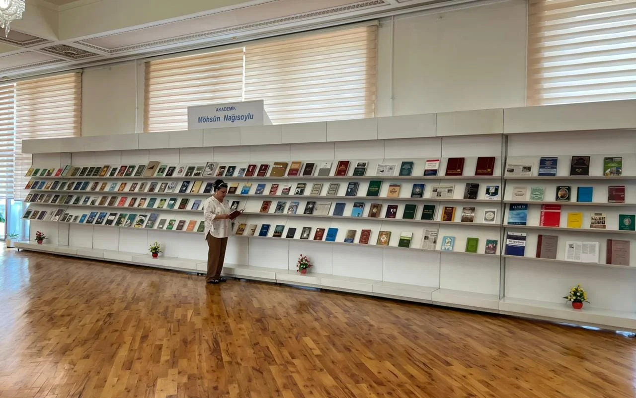 Milli Kitabxanada “Akademik Möhsün Nağısoylu – 80” adlı ənənəvi kitab sərgisi istifadəçilərə təqdim olunub