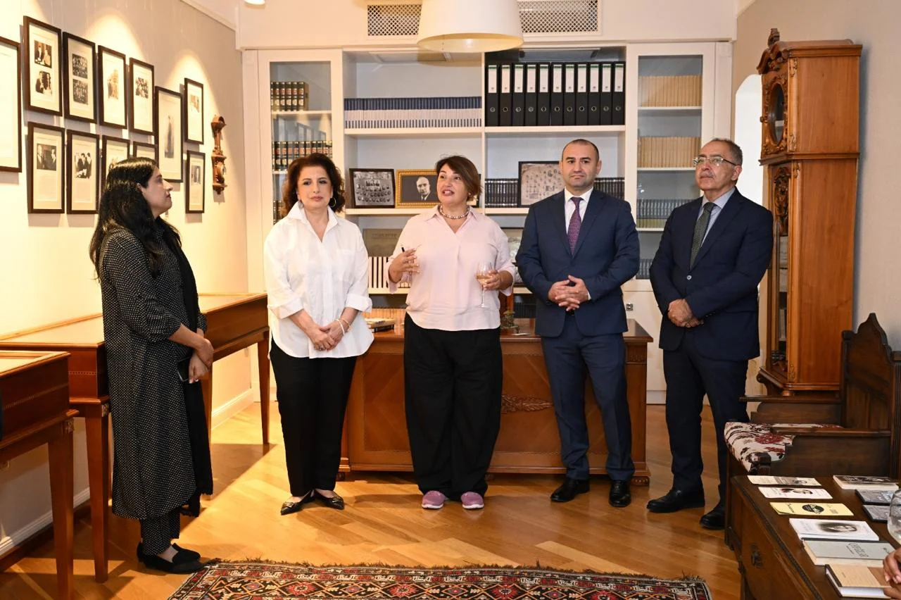 “Ədibin Evi”ndə xarici diplomatlar üçün mədəniyyət kursları başlanıb