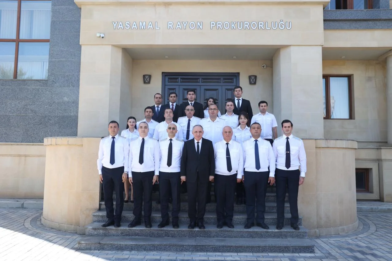 Baş prokuror paytaxtın Yasamal rayonunda vətəndaşları qəbul edib