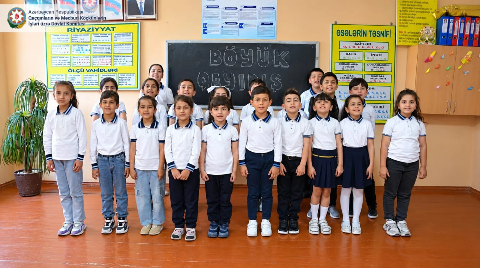 Gəncədə kəlbəcərli məktəblilərdən fləşmob: "Təhsilimizlə qayıdırıq!"