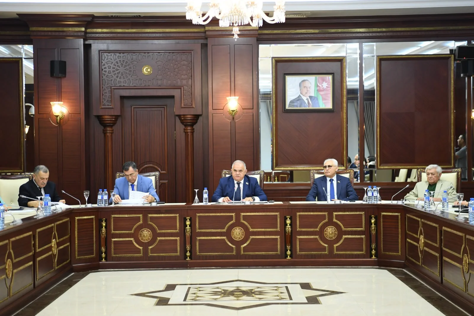 Müdafiə, təhlükəsizlik və korrupsiya ilə mübarizə komitəsinin payız sessiyasında ilk iclası keçirilib