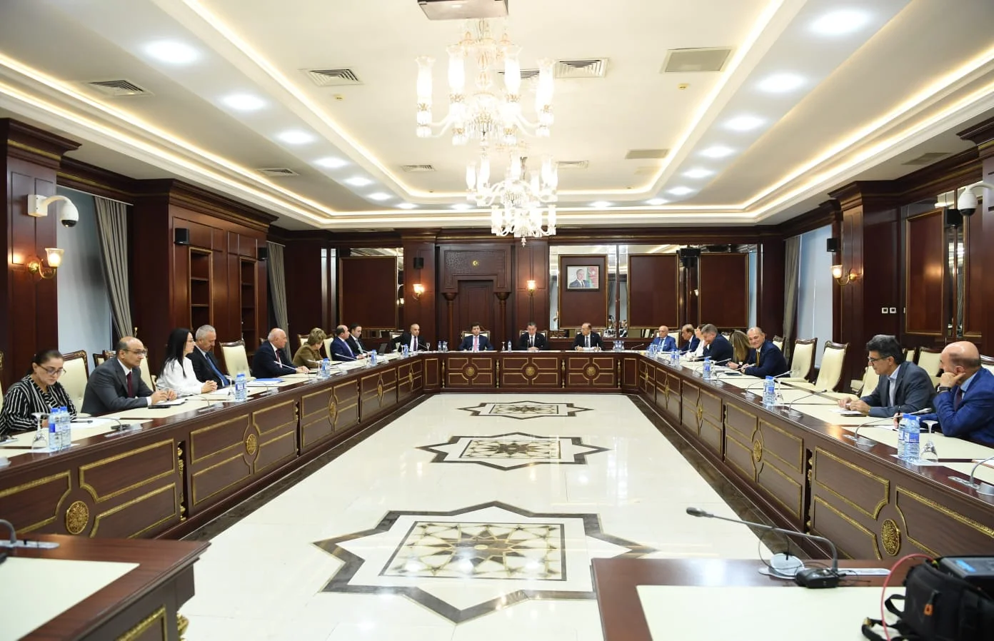 Hüquq siyasəti və dövlət quruculuğu komitəsində