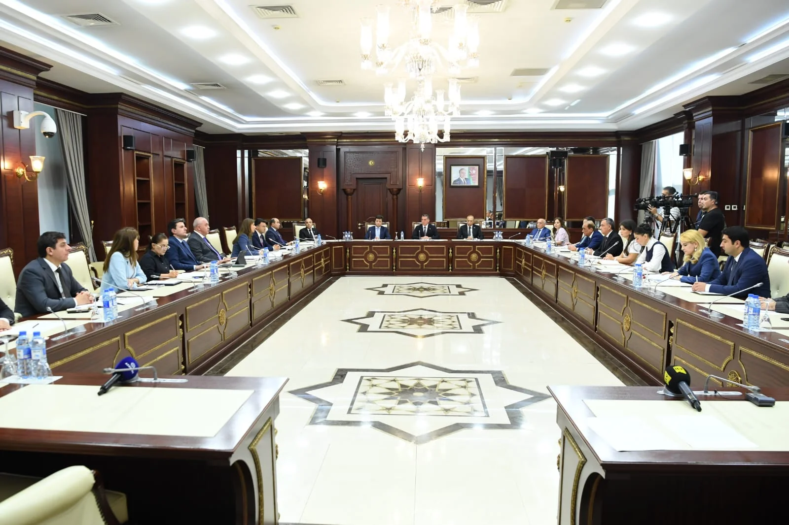 Hüquq siyasəti və dövlət quruculuğu komitəsinin iclasında