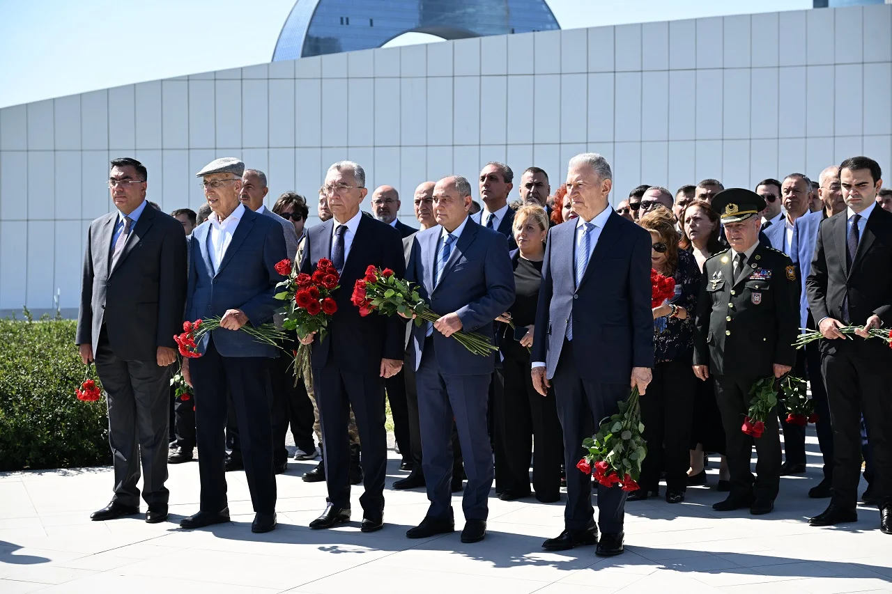 Yeni Azərbaycan Partiyasının nümayəndələri Zəfər parkını ziyarət ediblər