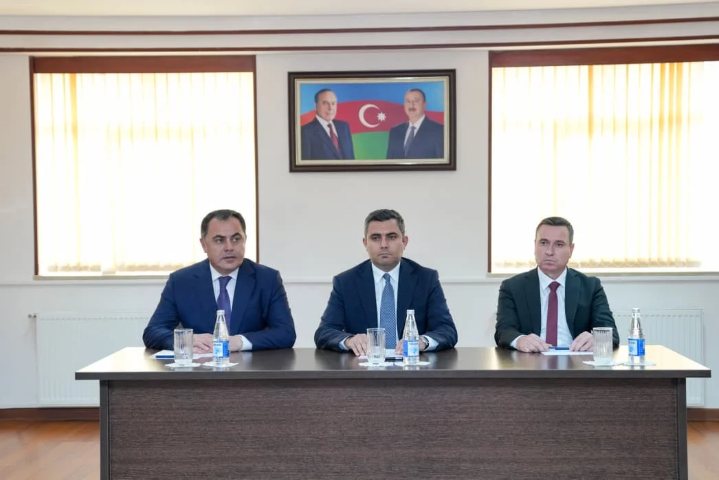 Naxçıvan Muxtar Respublikasının təhsil naziri kollektivə təqdim olunub