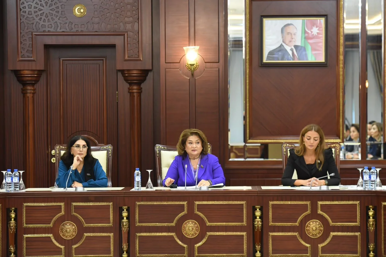 Ailə, qadın və uşaq məsələləri komitəsinin iclasında