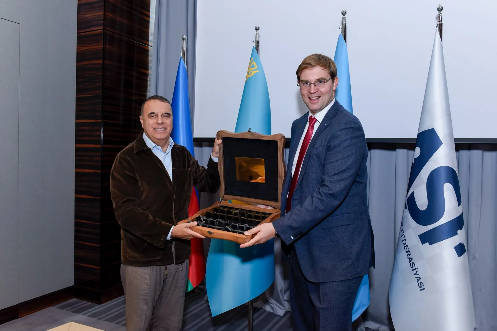 FIDE prezidenti Timur Turlov Bakıda Mahir Məmmədovla görüşüb - FOTO