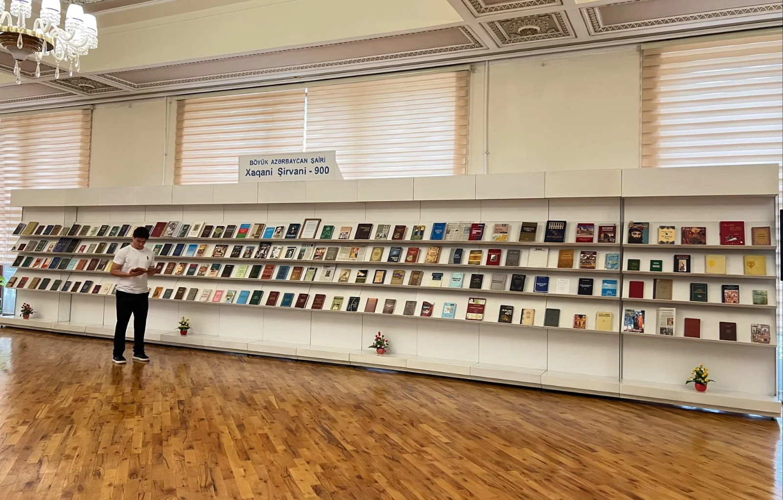 Milli Kitabxanada “Böyük Azərbaycan şairi Əfzələddin Xaqani Şirvani - 900” adlı ənənəvi kitab sərgisi istifadəçilərə təqdim olunub
