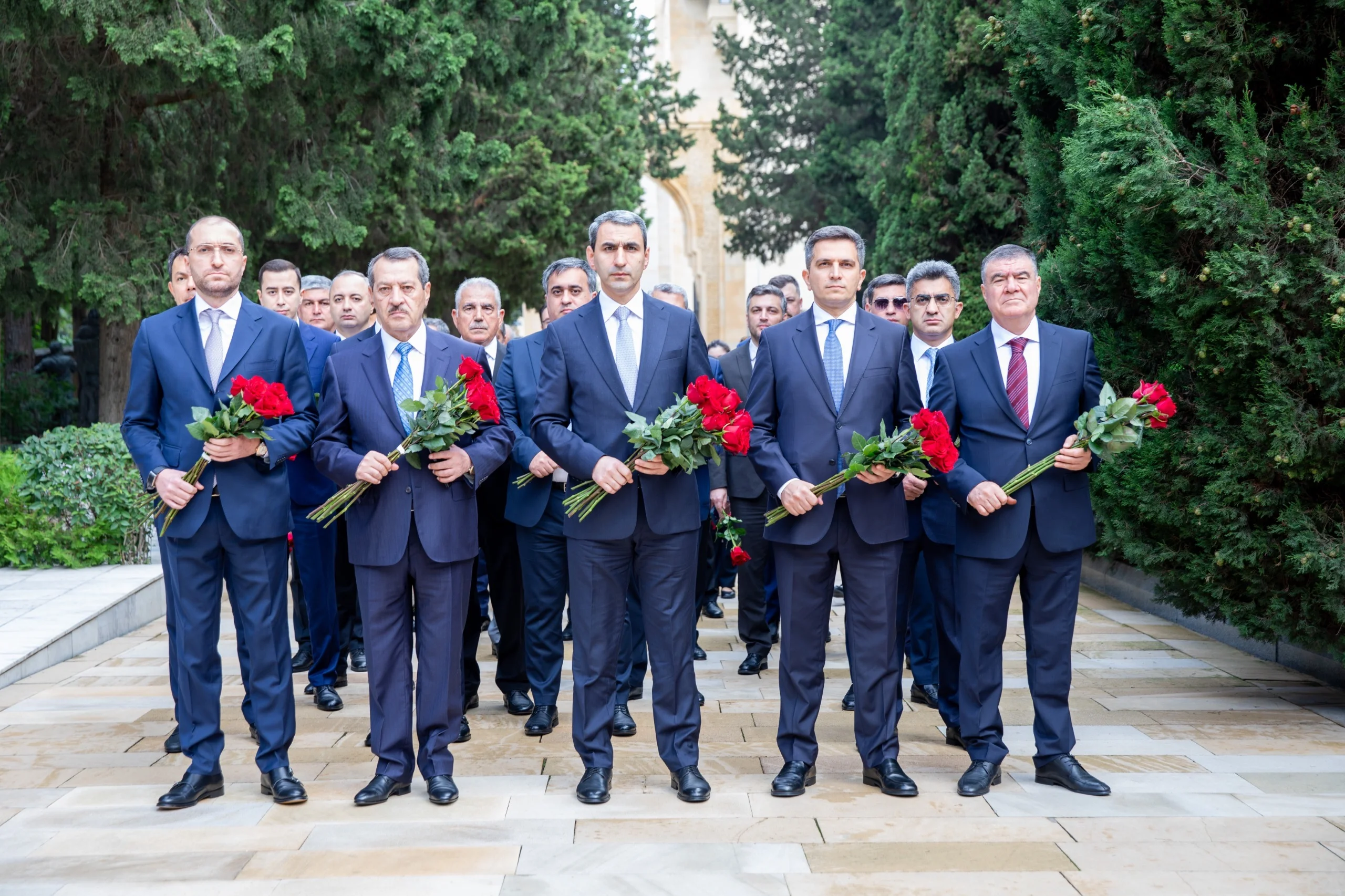 ADY kollektivi dəmir yolu işçilərinin peşə bayramı münasibətilə Fəxri xiyabanı və Şəhidlər xiyabanını ziyarət edib