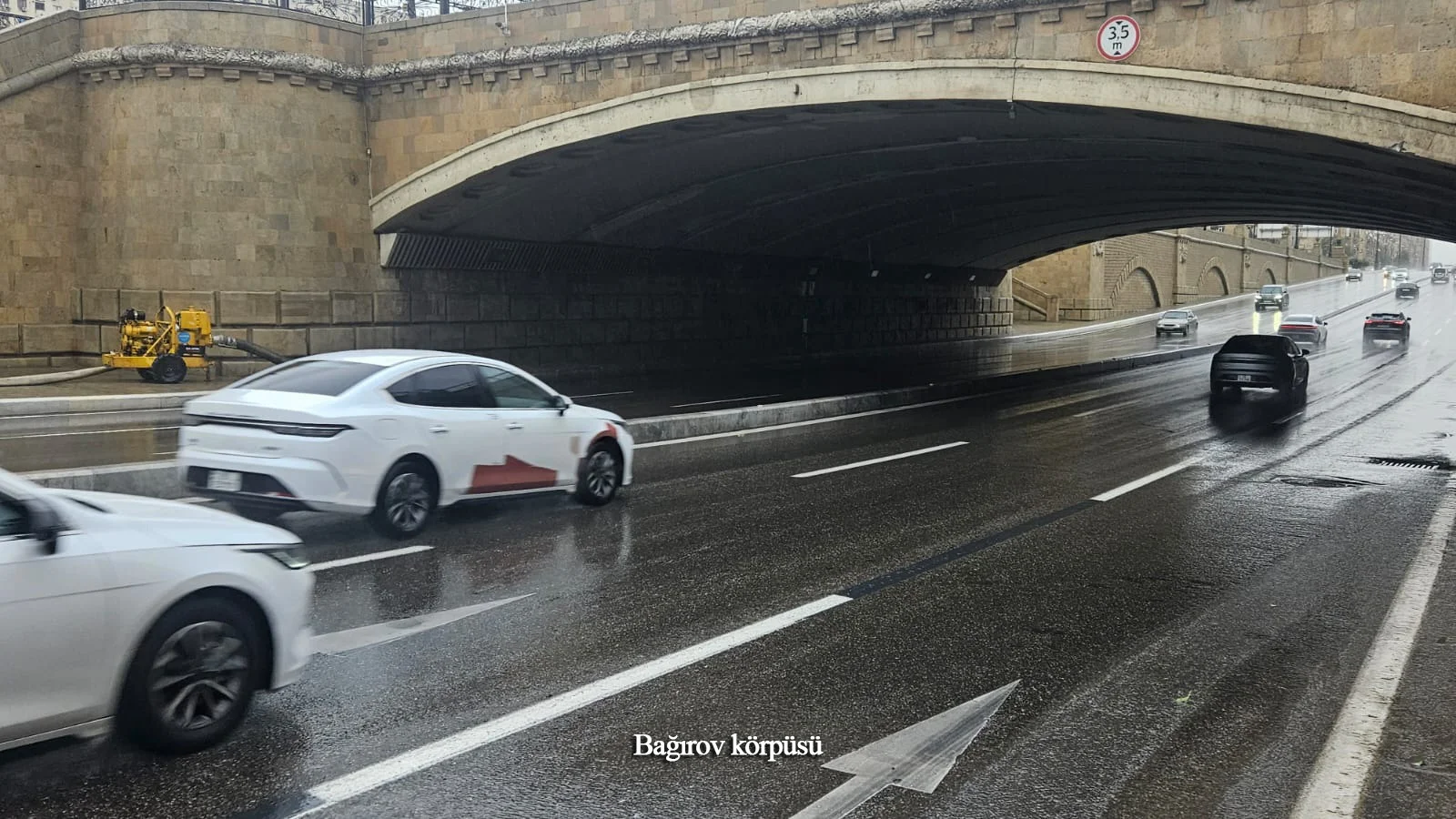 Həssas ərazilərdə yağış sularının toplanmasının qarşısı alınır (VİDEO)-(FOTO)