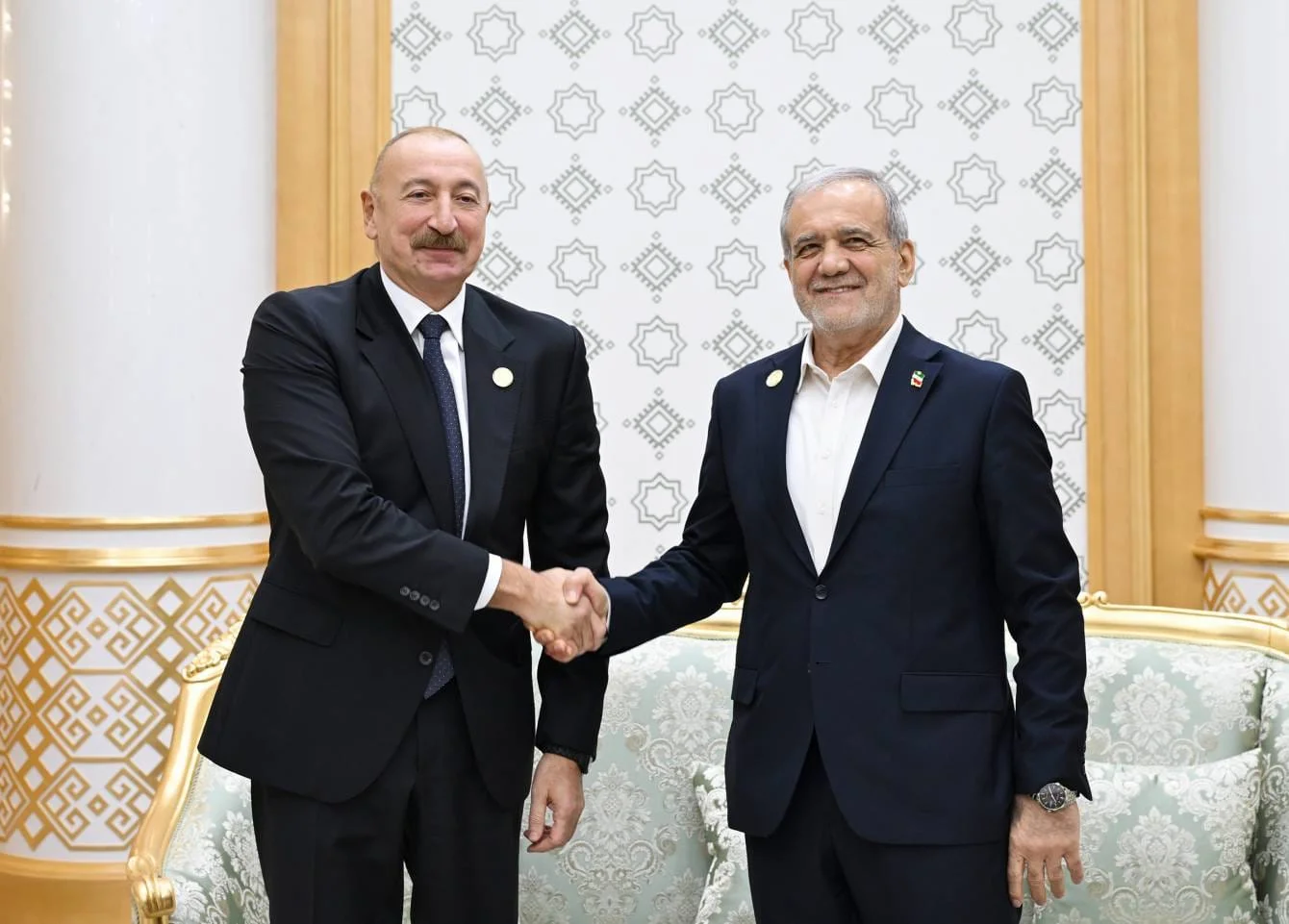 Türkmənbaşı şəhərində Prezident İlham Əliyevin İran Prezidenti ilə görüşü keçirilib