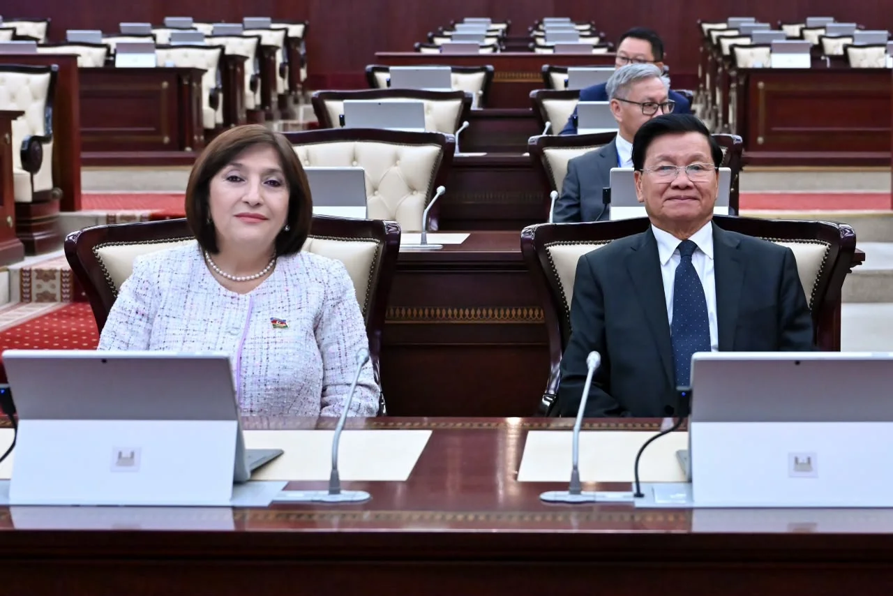 Milli Məclisin sədri Sahibə Qafarova Laos Xalq Demokratik Respublikasının Prezidenti Thonqlun Sisulit ilə görüşüb