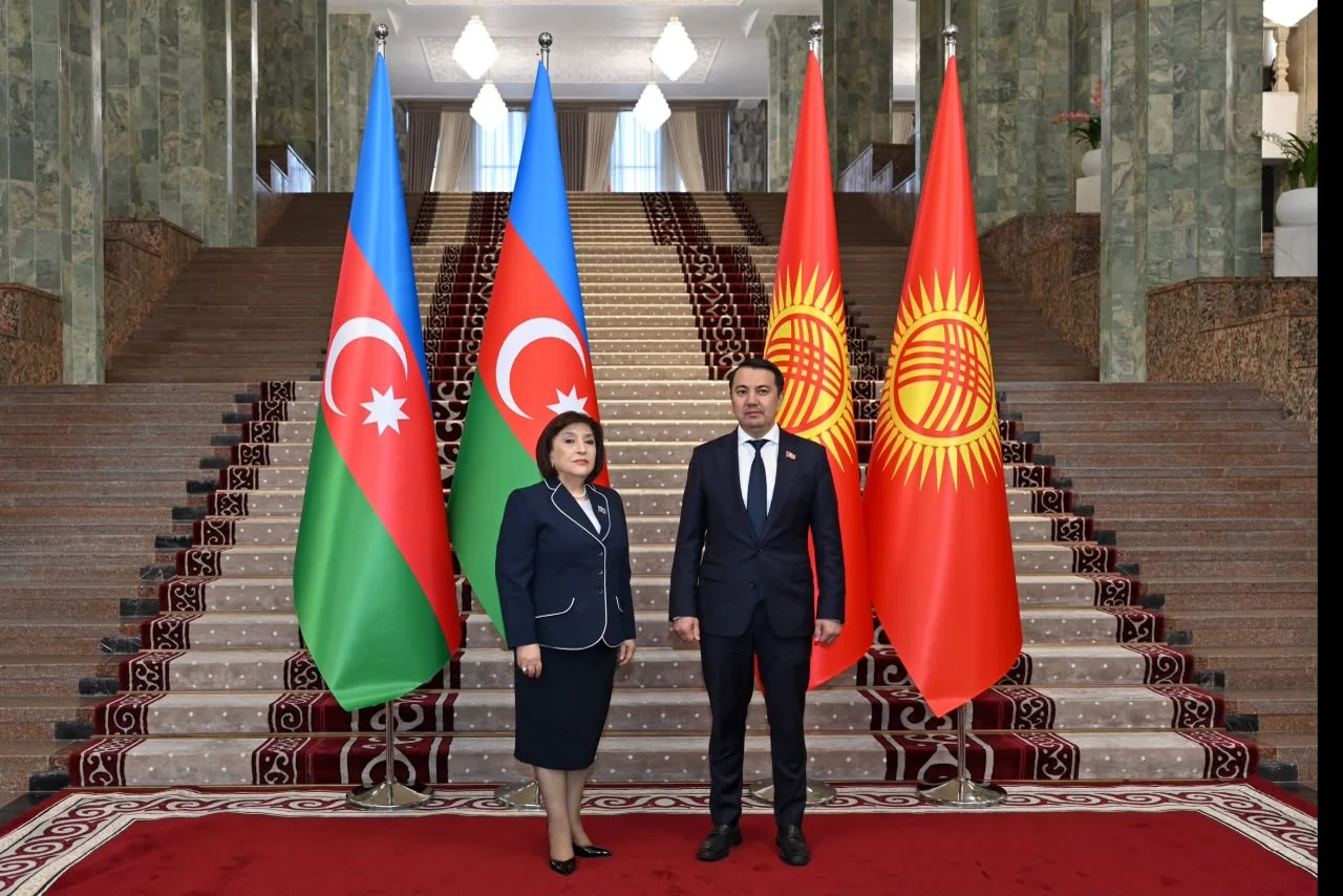 Milli Məclisin sədri Sahibə Qafarova Qırğız Respublikası Joqorku Keneşinin sədri ilə görüşüb